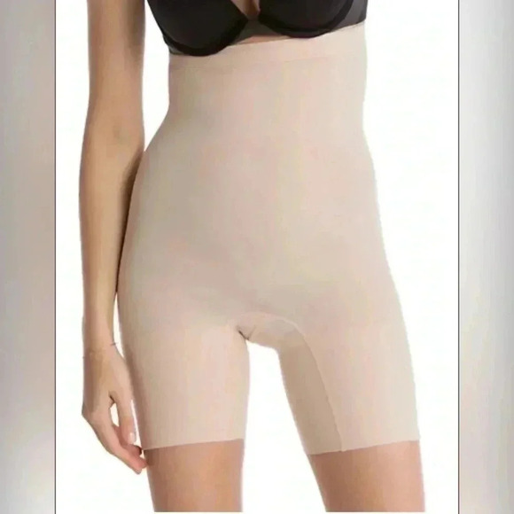 NWOT SPANX Higher Power Short -  S - Picture 1 of 7